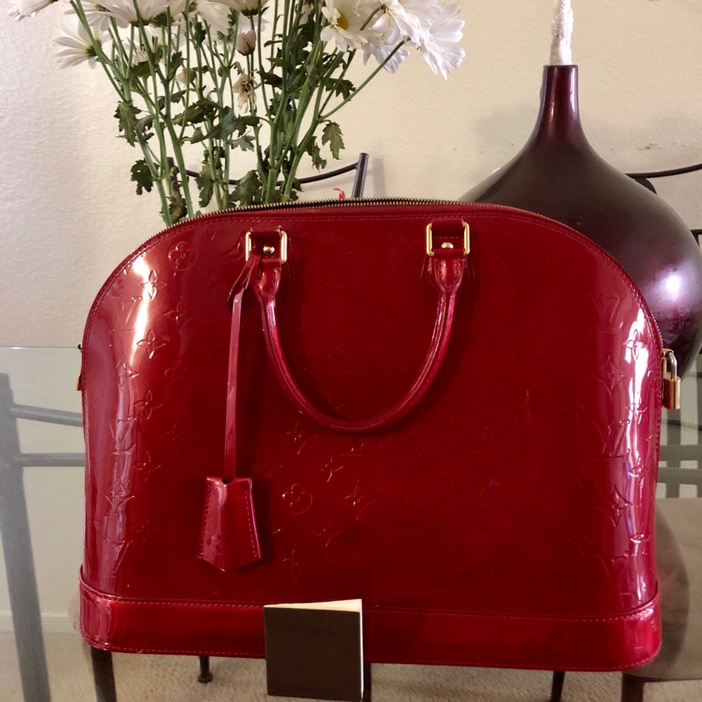 Authentic Louis Vuitton Alma PM. Code MI4069.